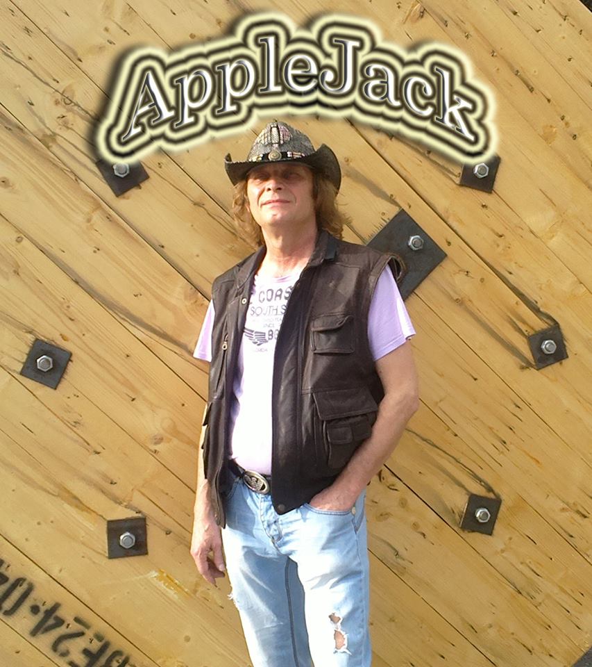 APPLEJACK spevák a gitarista 